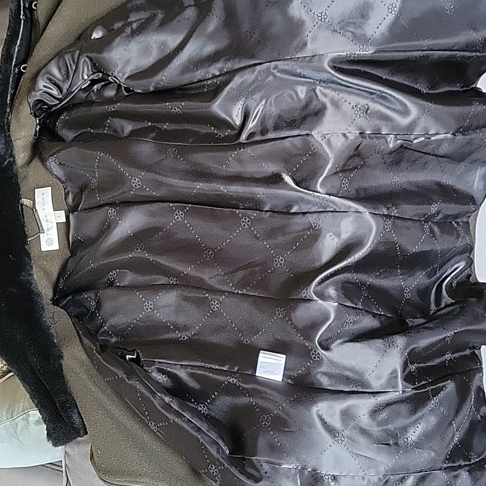 Trina Turk Coat with shearling trim collar - Picture 11 of 12